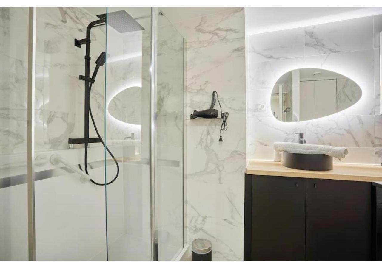 Appartement Le Marais Place Des Vosges By Prestige Paris